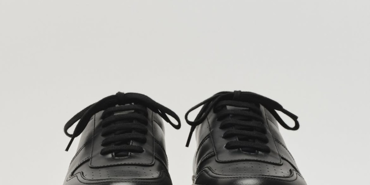 7 Easy Ways to Style Common Projects Sneakers With Smart Casual Outfits