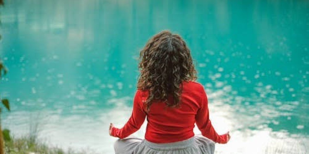 Traditional Yoga Wisdom in the Digital Age: The Rise of Online Learning