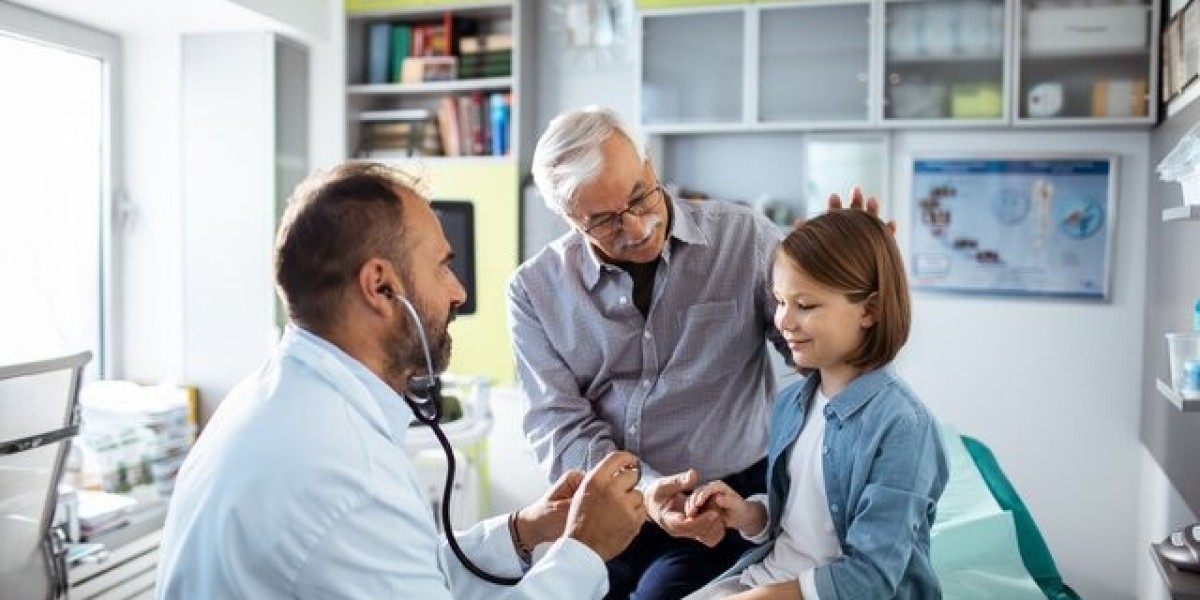 Family Doctor Dubai: How Are Persistent Symptoms Evaluated During Consultation?